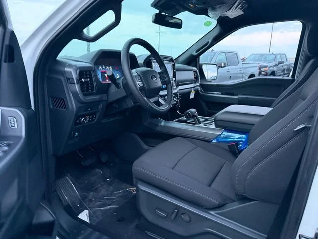 New 2026 Oxford White Ford XLT image 7