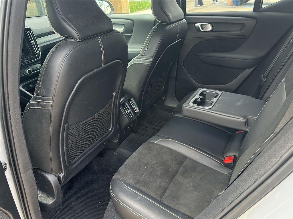 Used 2021 Glacier Silver Metallic Volvo R-Design image 13