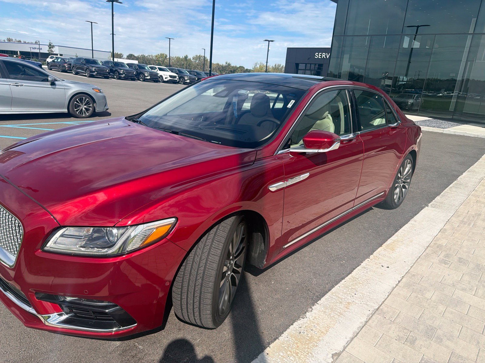 Used 2019 Red Lincoln Reserve image 1