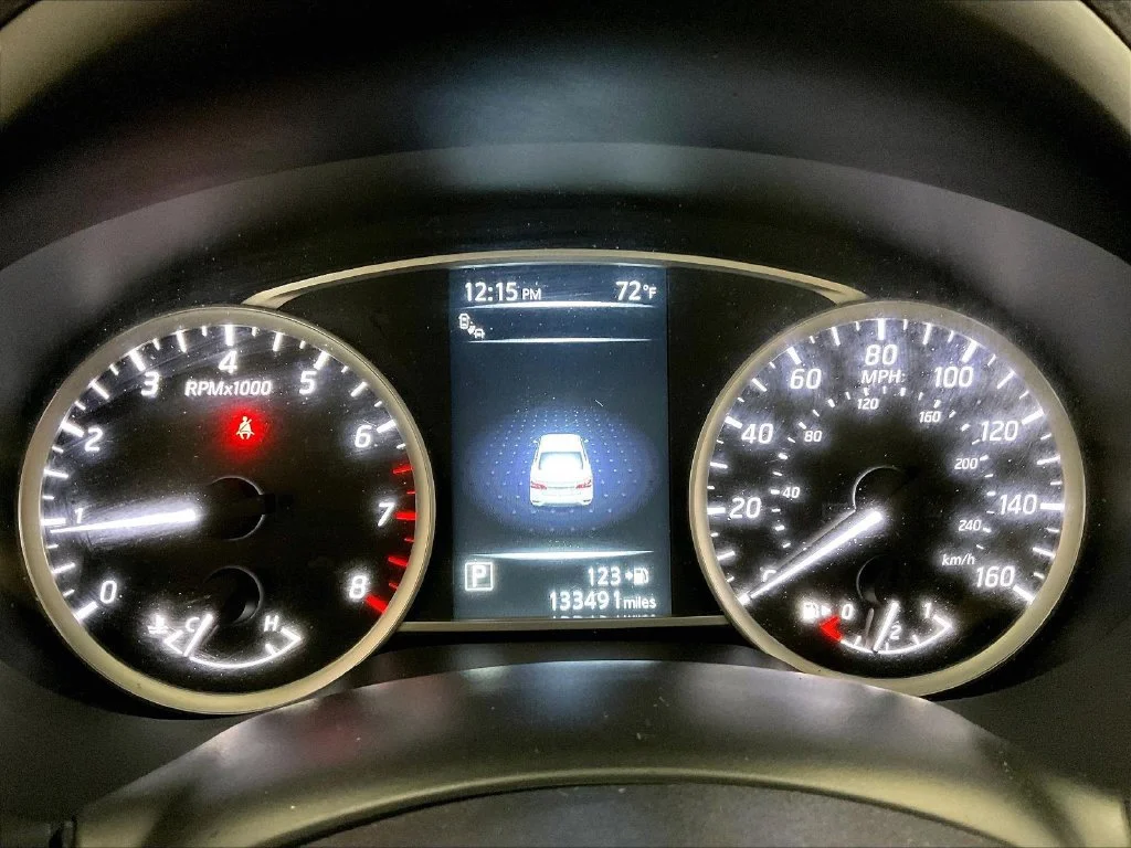 Used 2017 Silver Nissan SR image 24