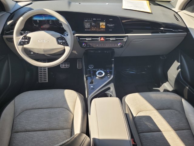 Used 2023 White Kia Wave image 16