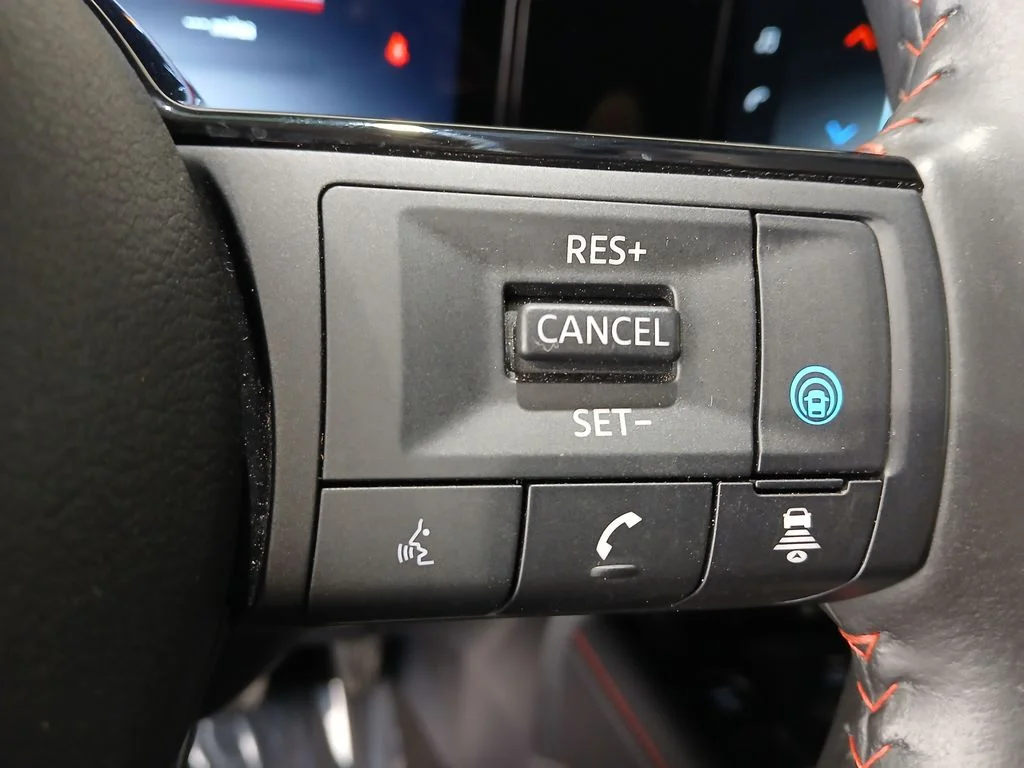Used 2025 Black Nissan SR image 27