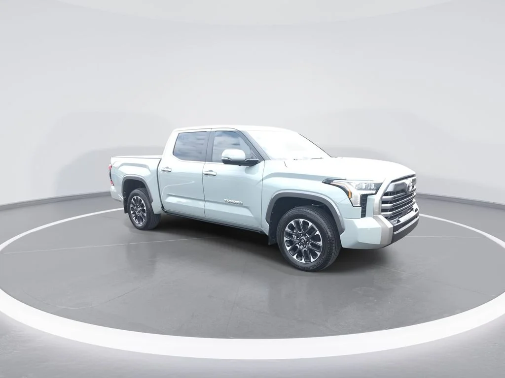Used 2025  Toyota Limited image 2