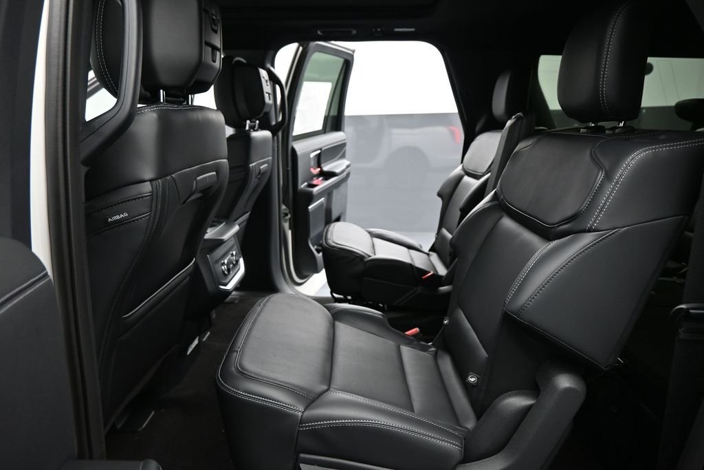 New 2026 Star White Metallic Tri-Coat Ford Platinum image 19