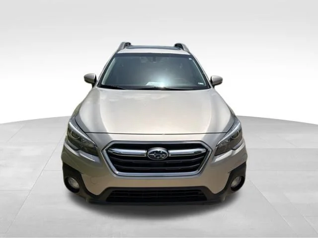 Used 2019 Gray Subaru 2.5i Premium image 9