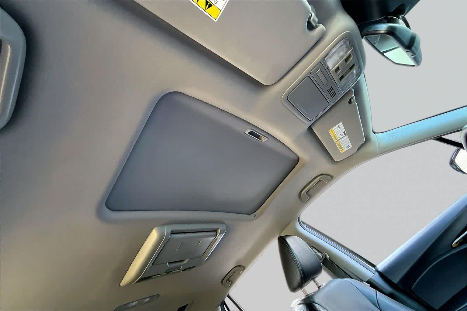 Used 2018 White Diamond Pearl Honda Touring image 14
