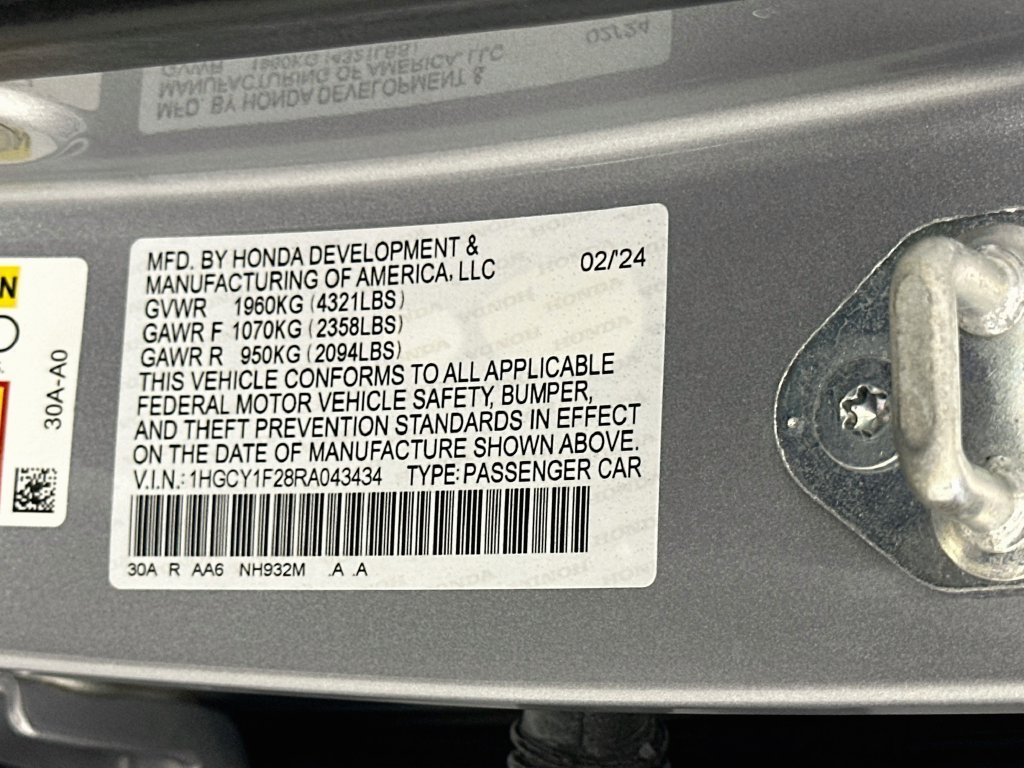 Certified Used 2024 Solar Silver Metallic Honda LX image 28