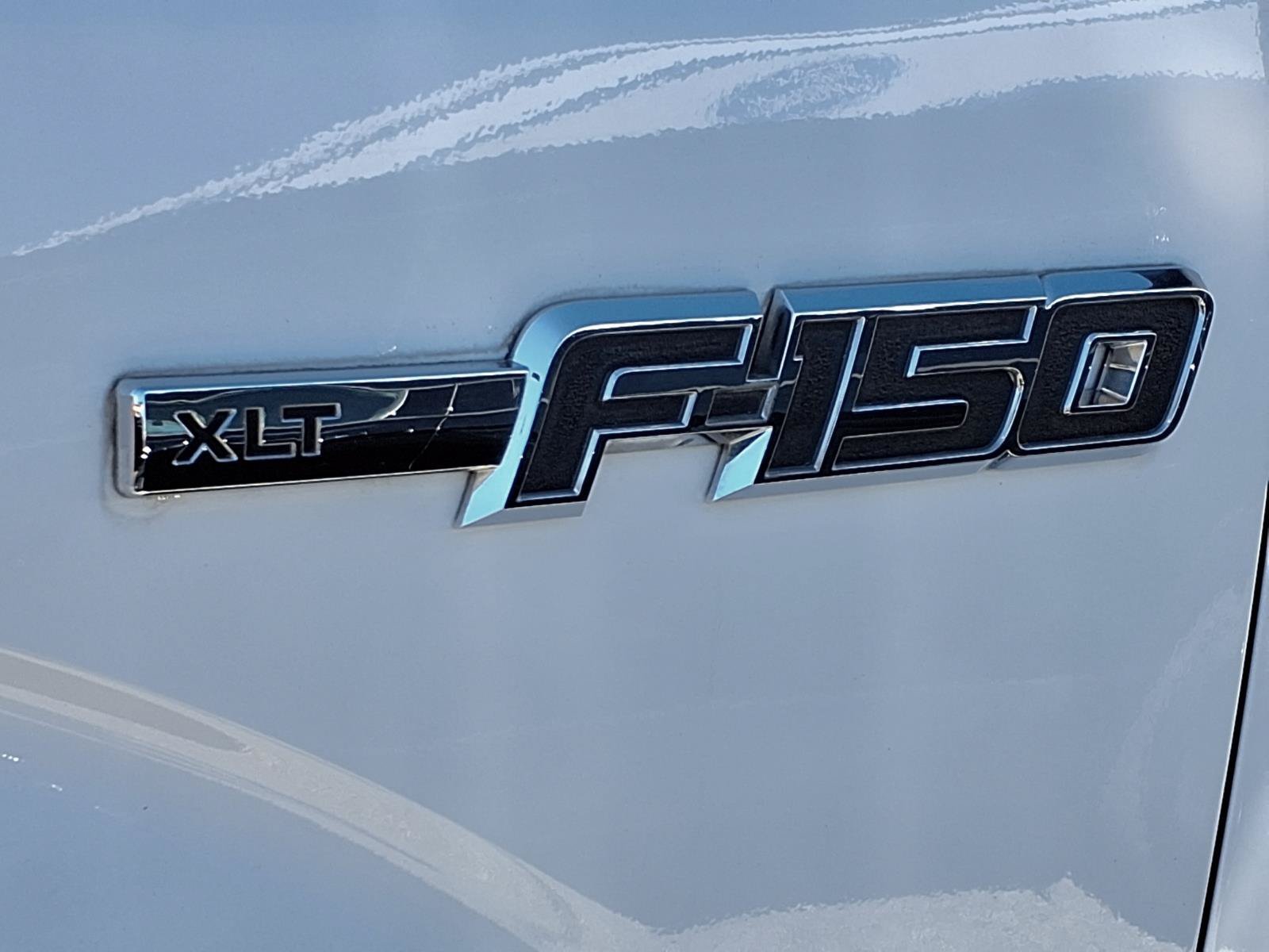 Used 2012 Oxford White Ford XL image 23