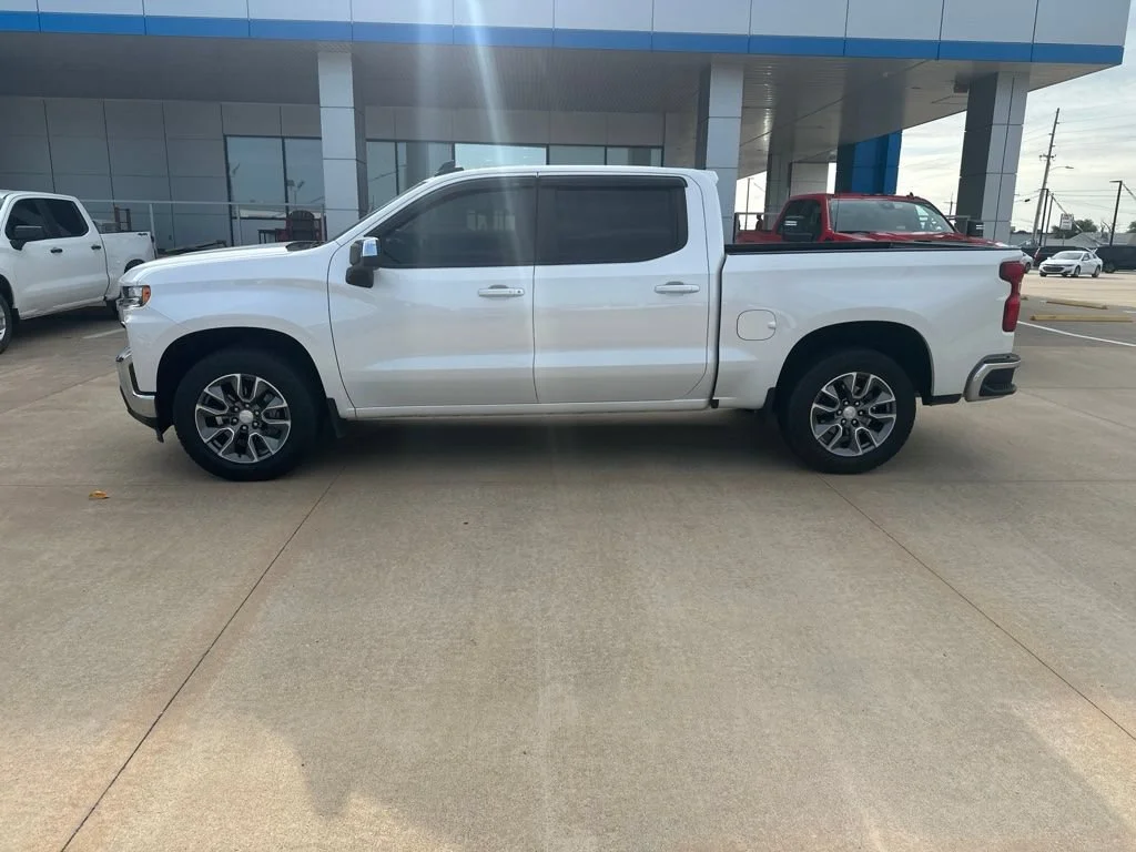 Used 2022 Iridescent Pearl Tricoat Chevrolet LT image 30