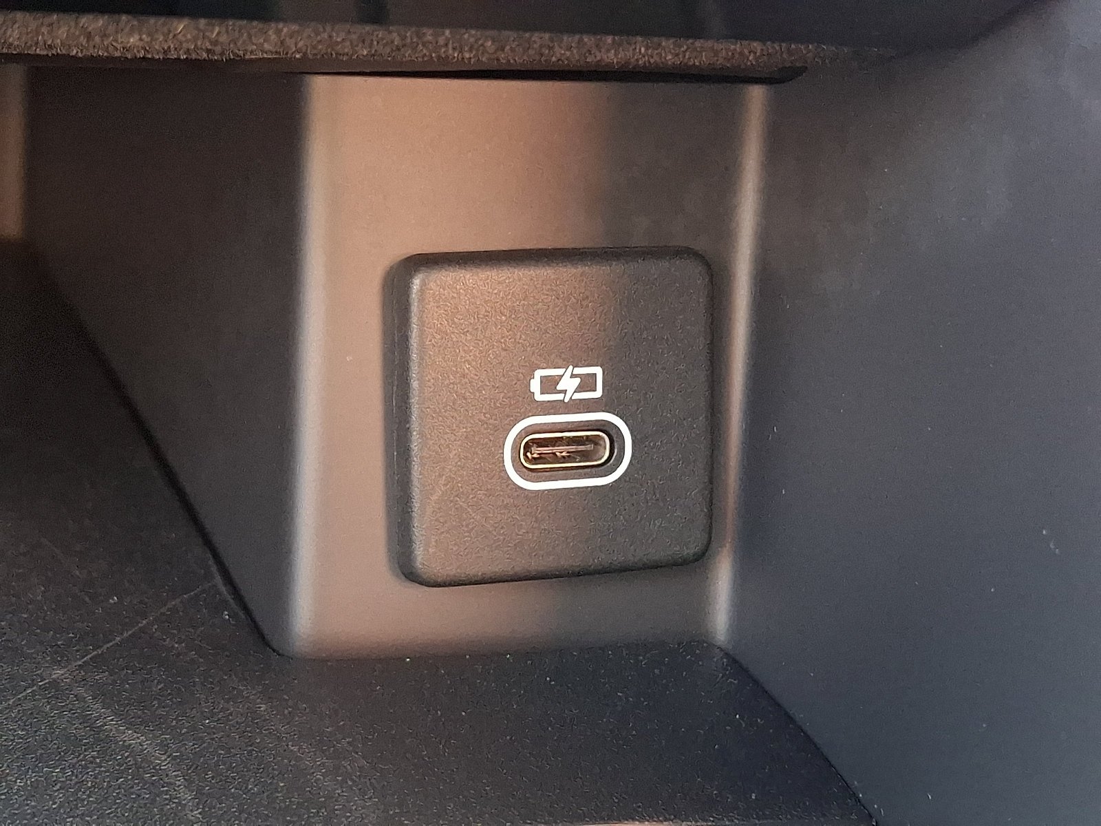 Used 2025 Fuji White   1Aa Land Rover Dynamic SE image 33