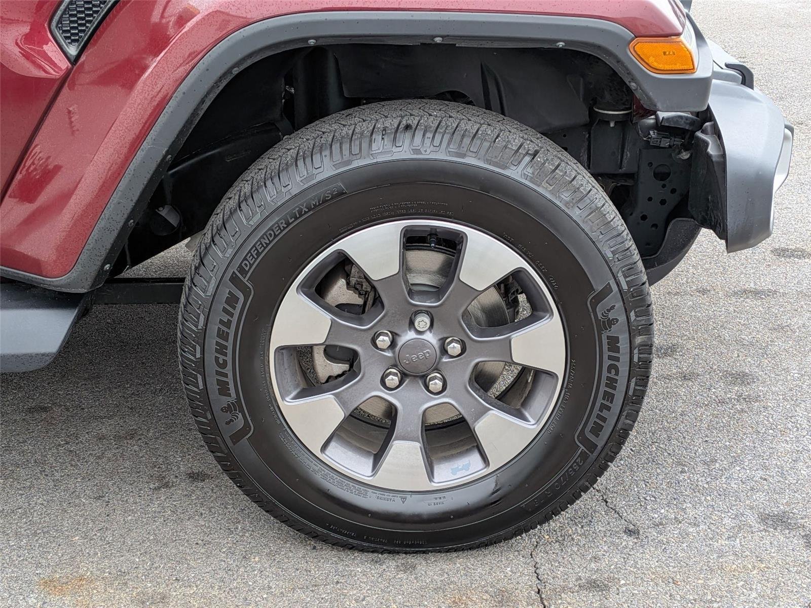Used 2021 Snazzberry Pearlcoat Jeep Unlimited Sahara image 9