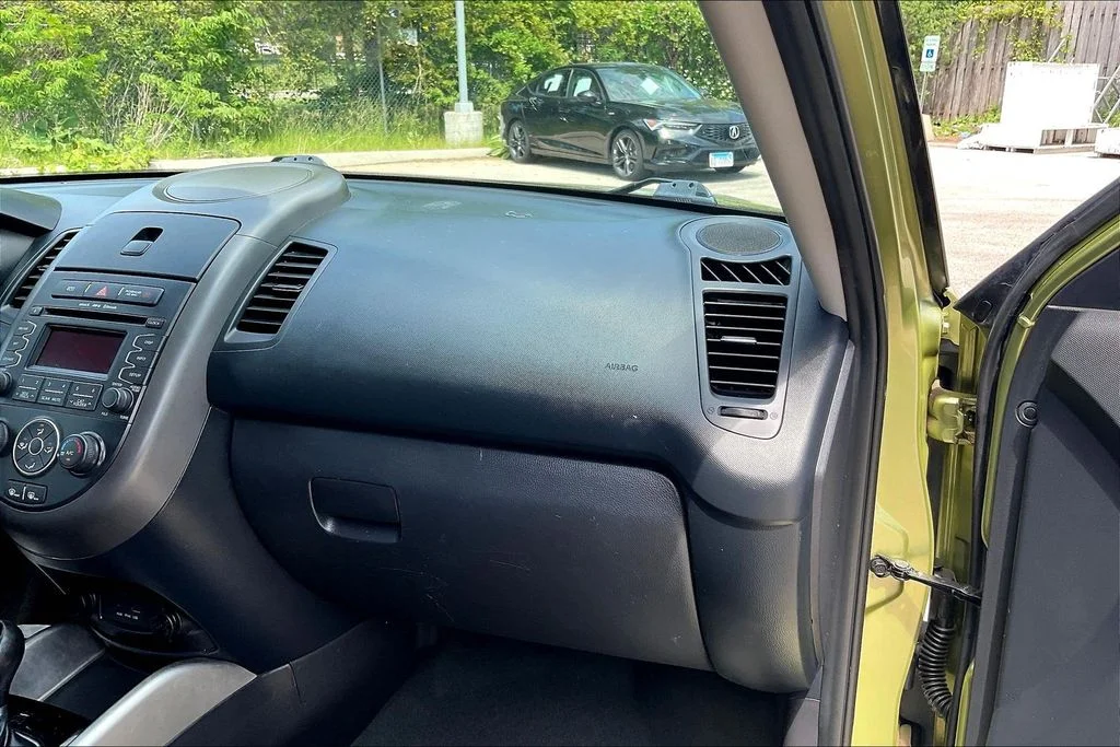 Used 2012 Green Kia Plus image 16
