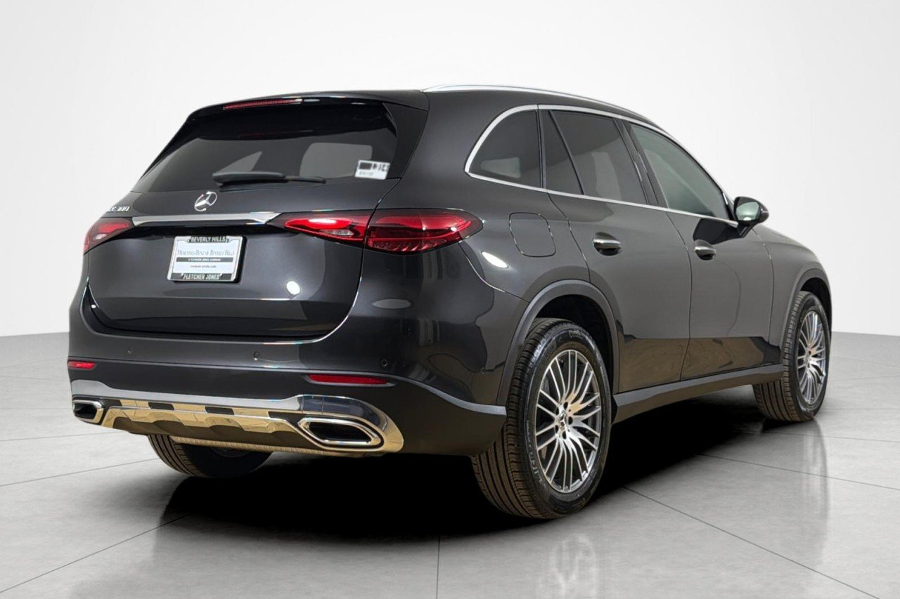 Used 2026 Graphite Grey Metallic Mercedes-Benz GLC 300 image 5