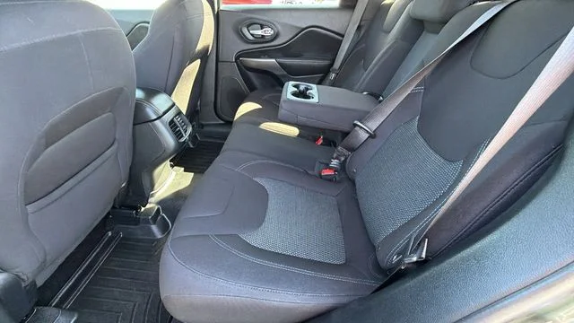 Used 2019 Green Jeep Latitude image 16