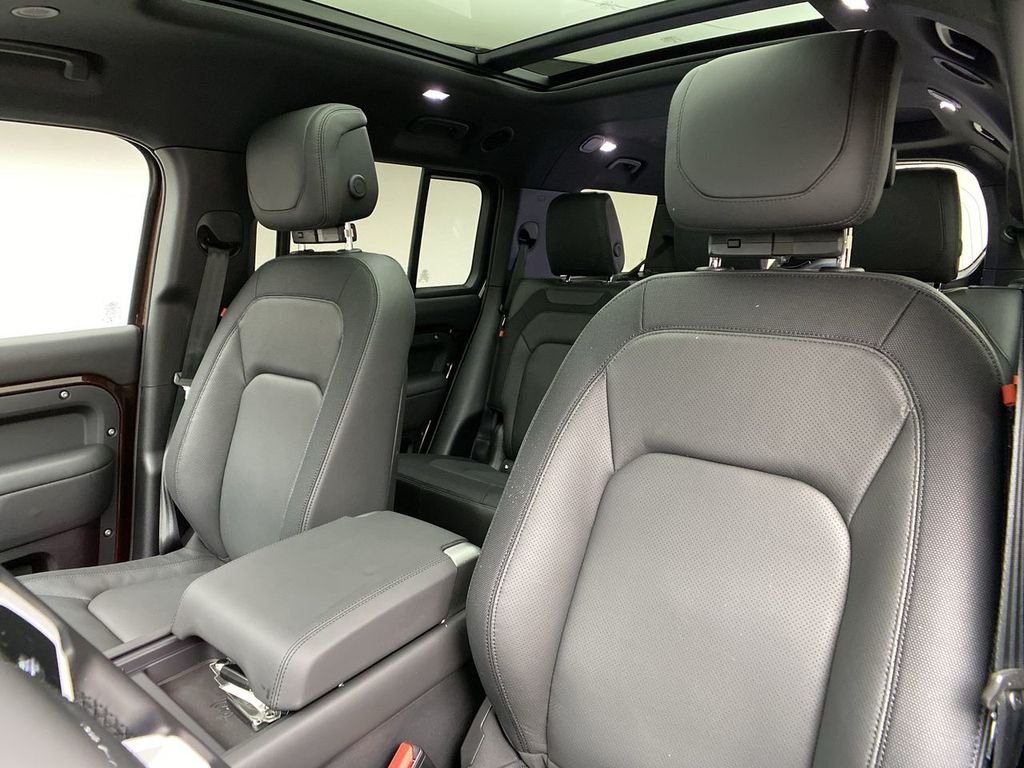 Used 2023 Sedona Red Land Rover X-Dynamic SE image 15