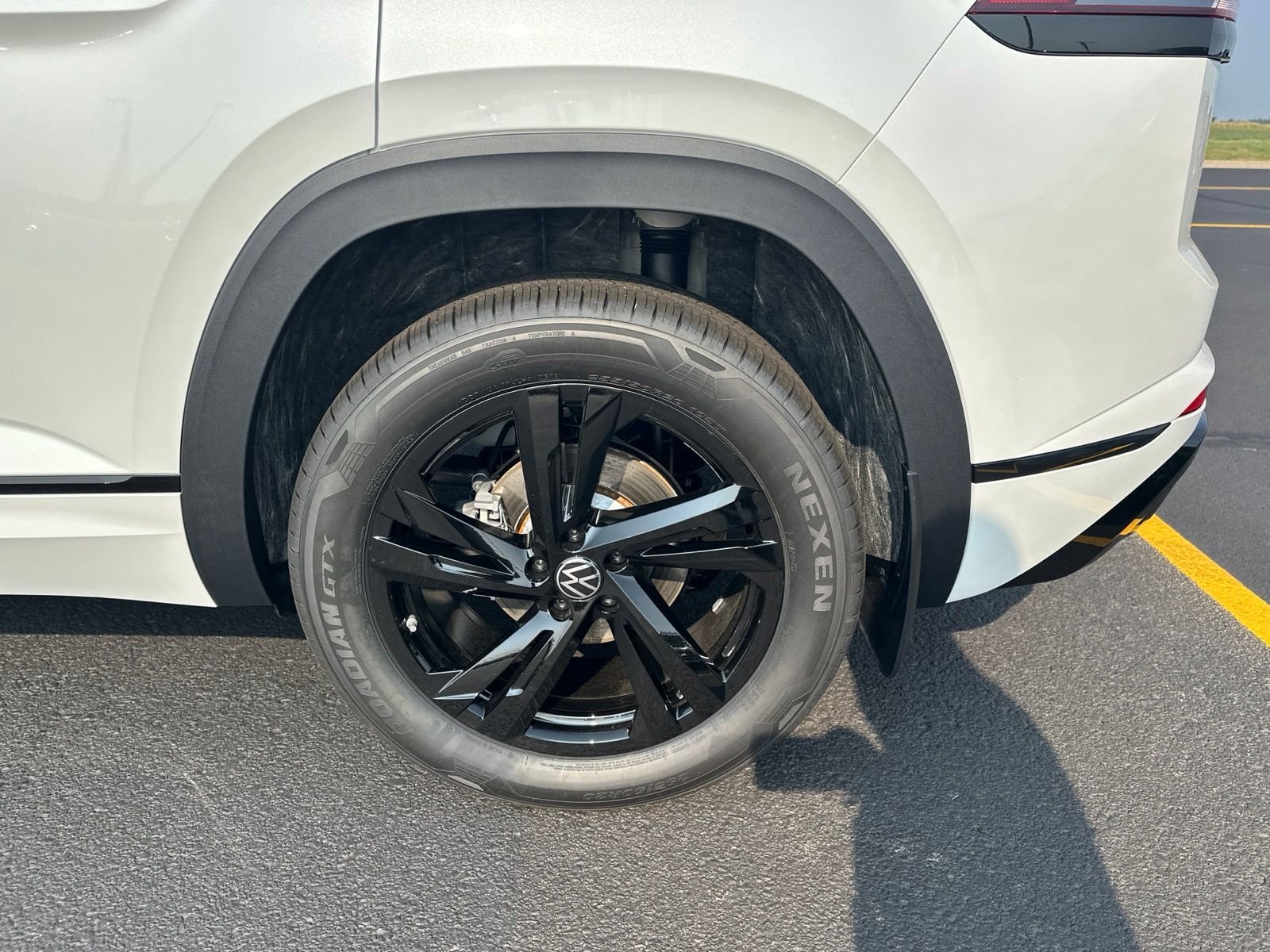 New 2026 White/off-white Volkswagen 2.0T SEL R-Line Black image 9