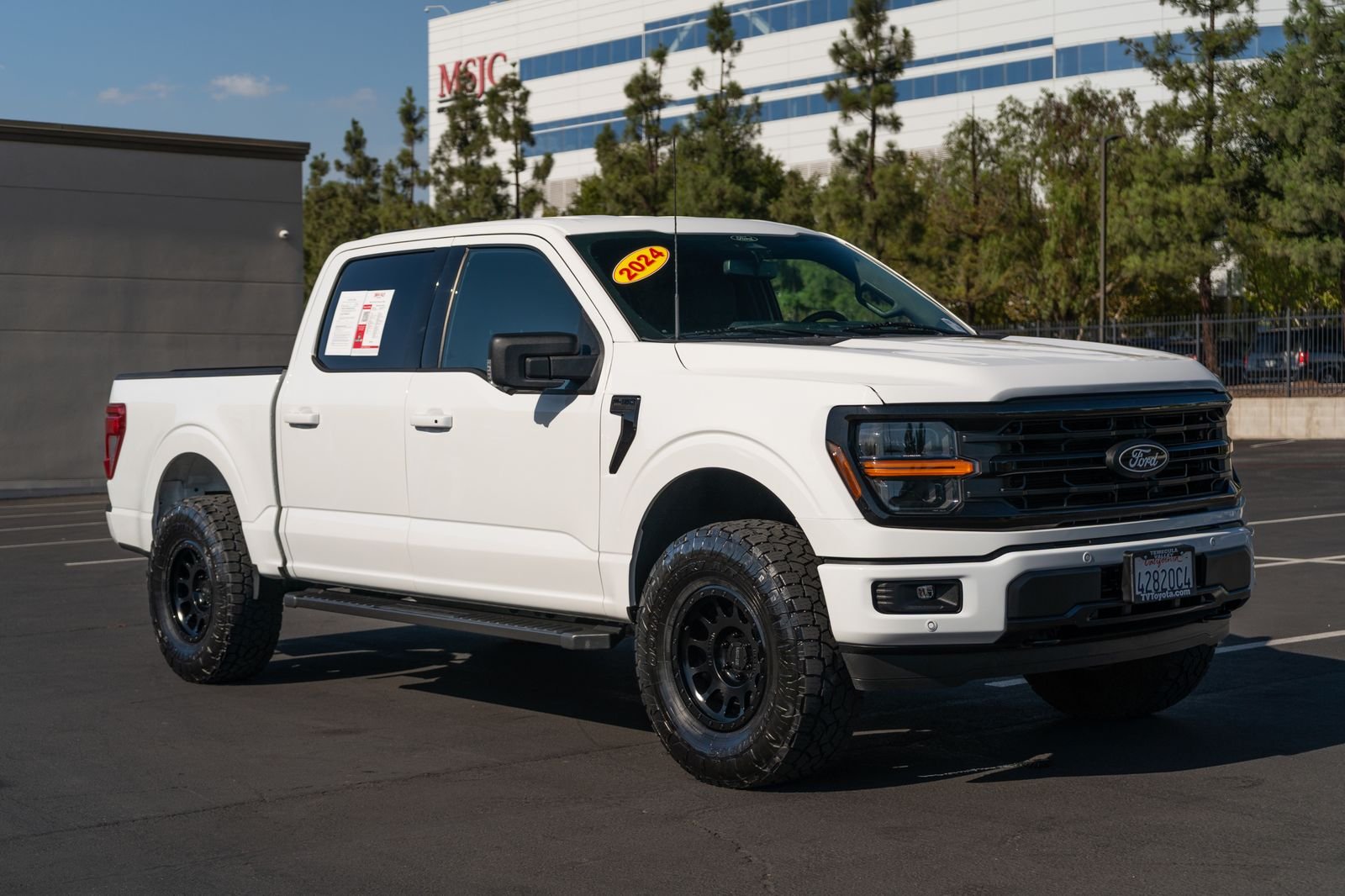 Used 2024 Oxford White Ford XLT image 5