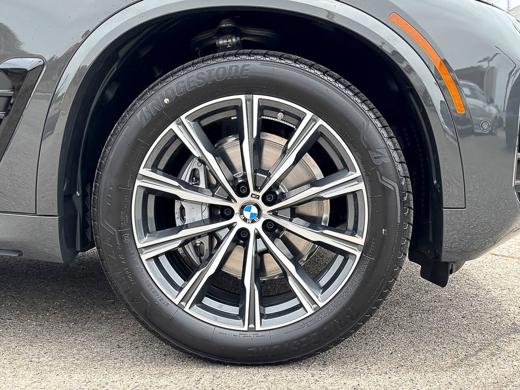New 2026 Dravit Grey Metallic BMW xDrive40i image 7