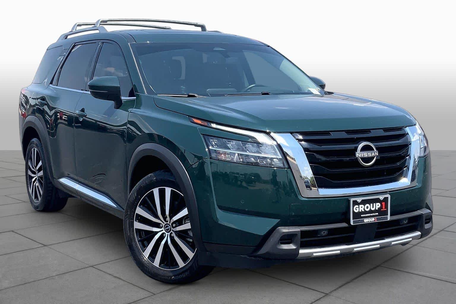 Used 2023 Obsidian Green Pearl Nissan Platinum image 3