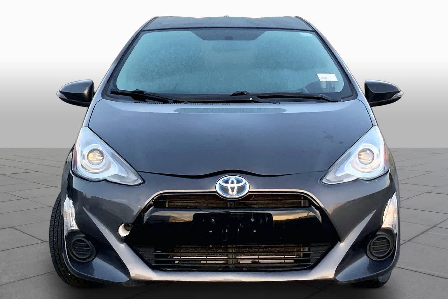 Used 2015 Magnetic Gray Metallic Toyota Three image 3