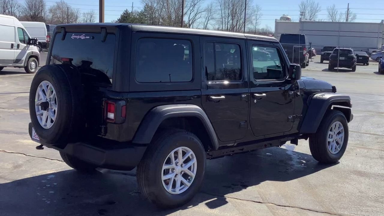 Used 2023 Black Jeep Sport S image 8