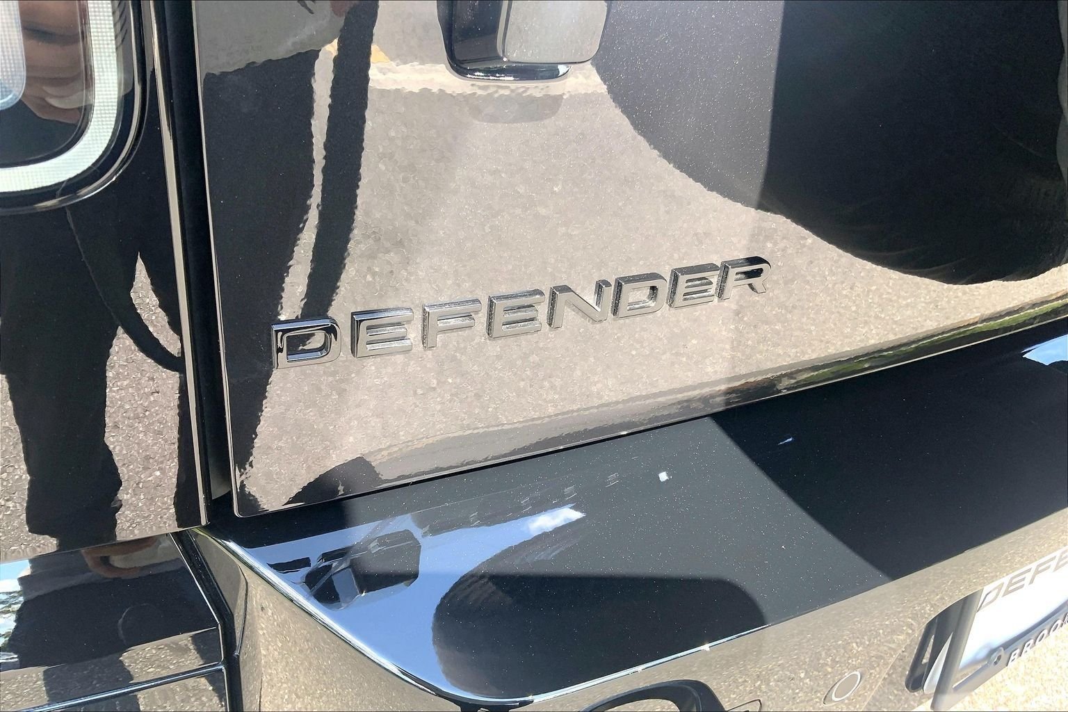 New 2026 Santorini Black LAND ROVER X-Dynamic SE image 15