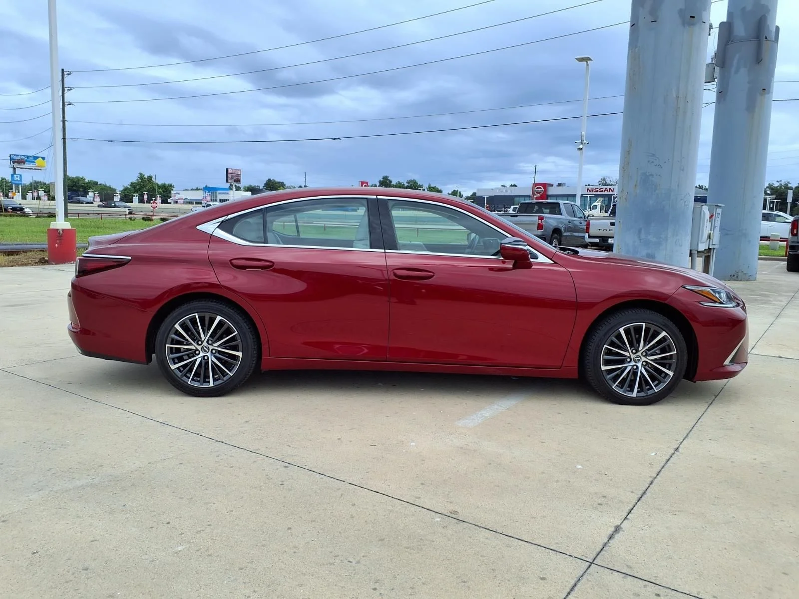 Used 2023 Red Lexus 350 image 5