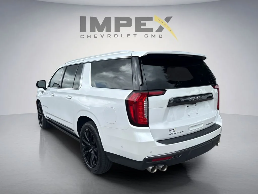 Used 2023 White Frost Tricoat GMC Denali Ultimate image 3