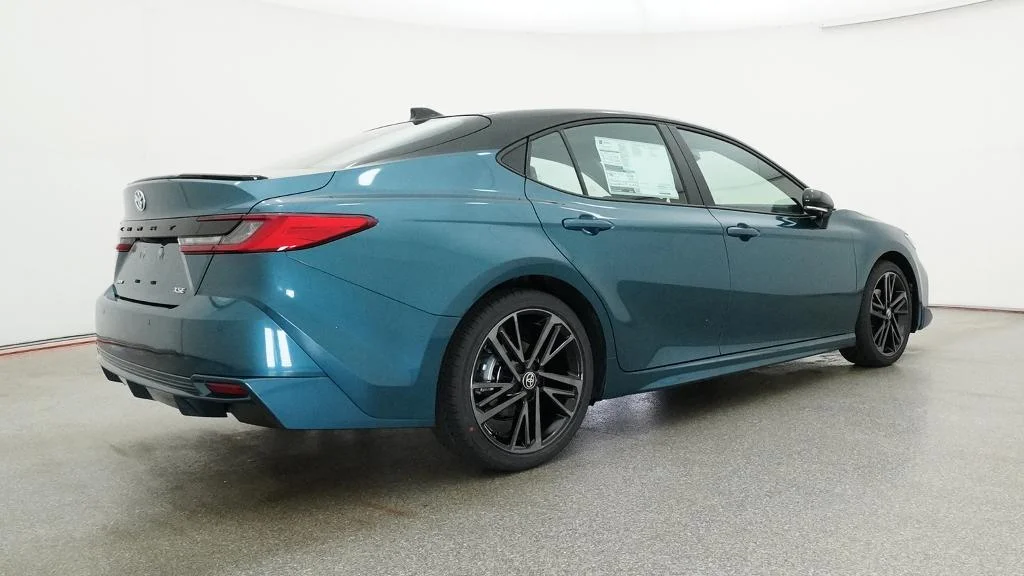 New 2026 Ocean Gem with Midnight Black Metallic roof Toyota XSE image 17