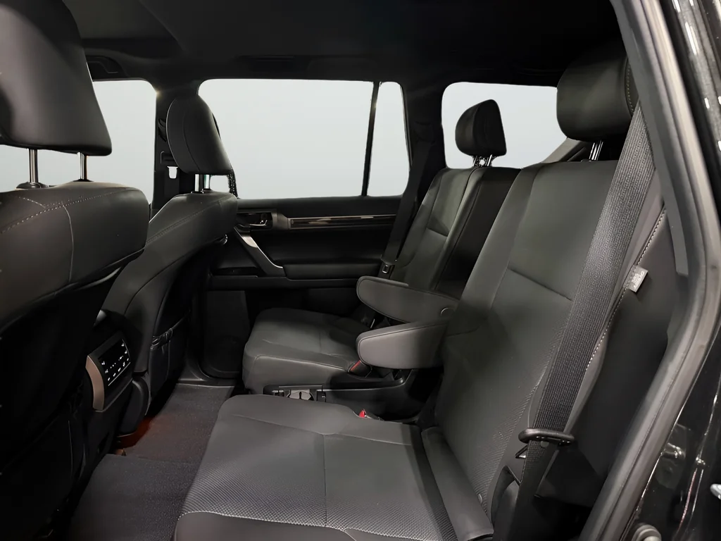 Used 2023 Black Lexus 460 image 22