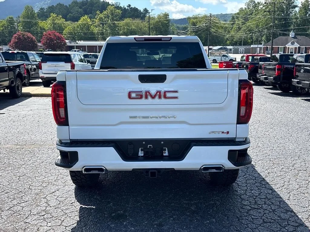 Used 2022 White GMC AT4 image 6
