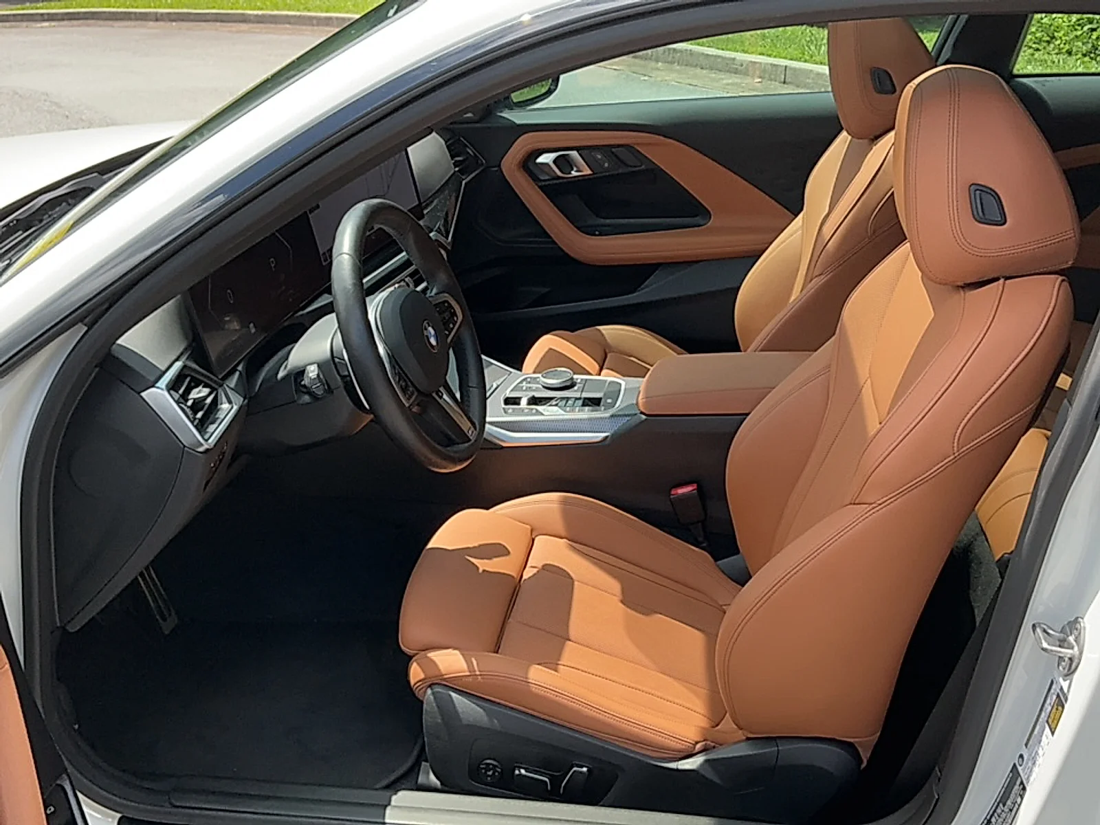 Used 2024  BMW i image 13