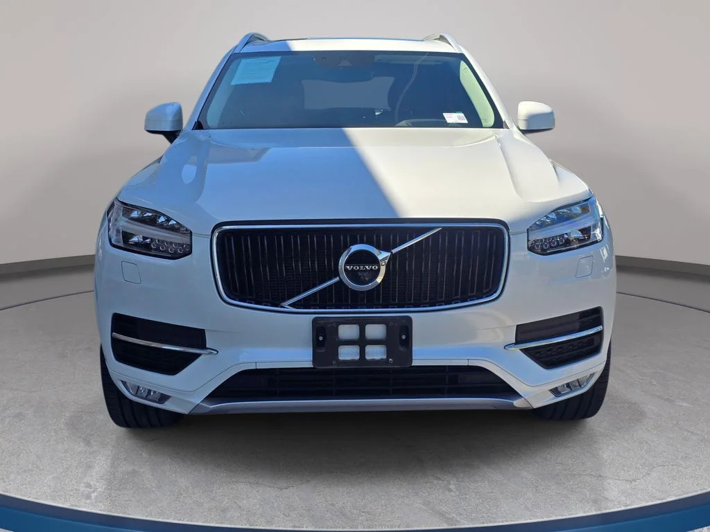Used 2019 White Volvo T6 Momentum image 3