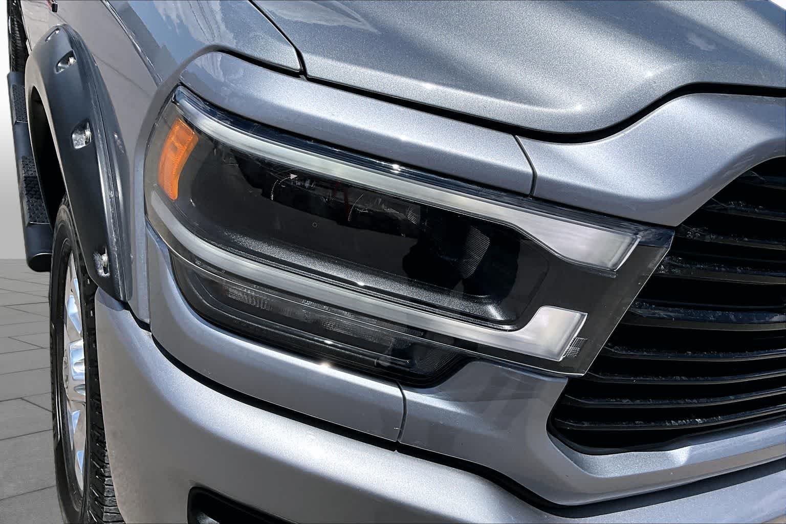 Used 2024 Billet Silver Metallic Clearcoat Ram Laramie image 27