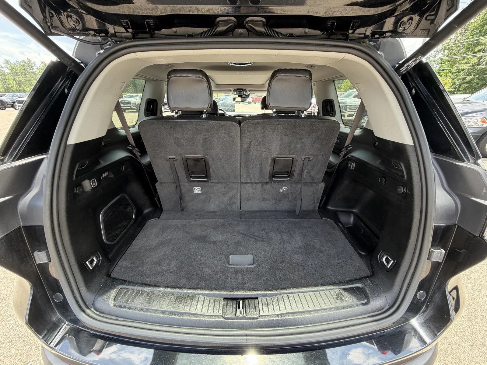 Used 2021 Diamond Black Crystal Pearlcoat Jeep Limited image 19