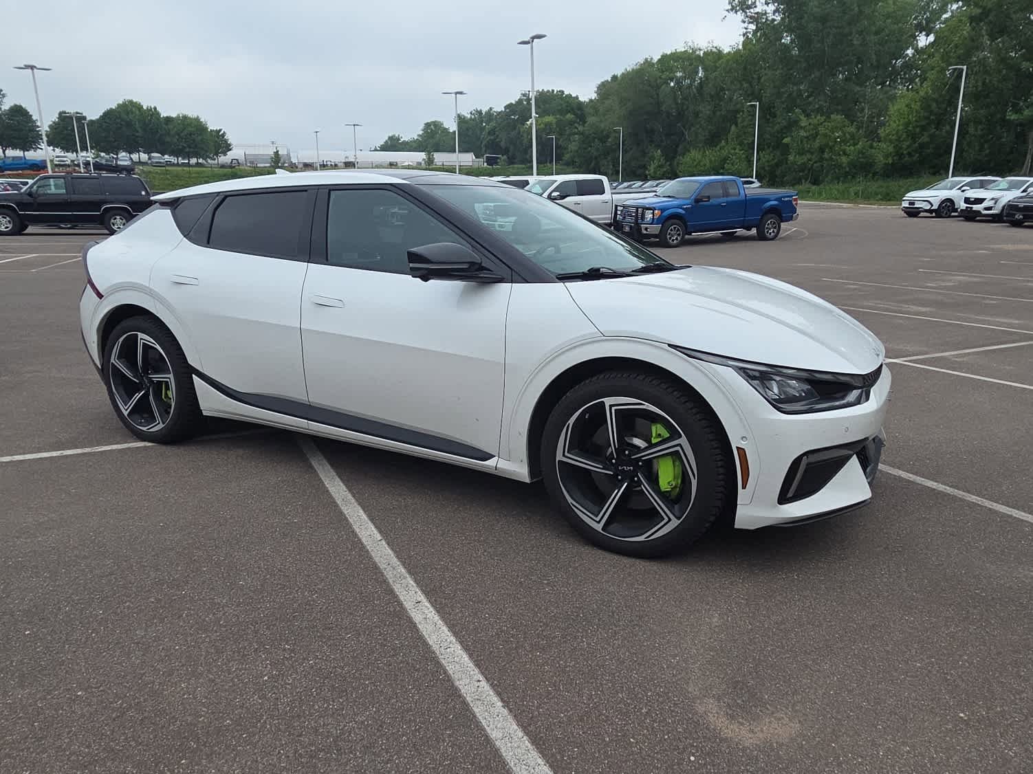 Used 2023 White Kia GT image 2