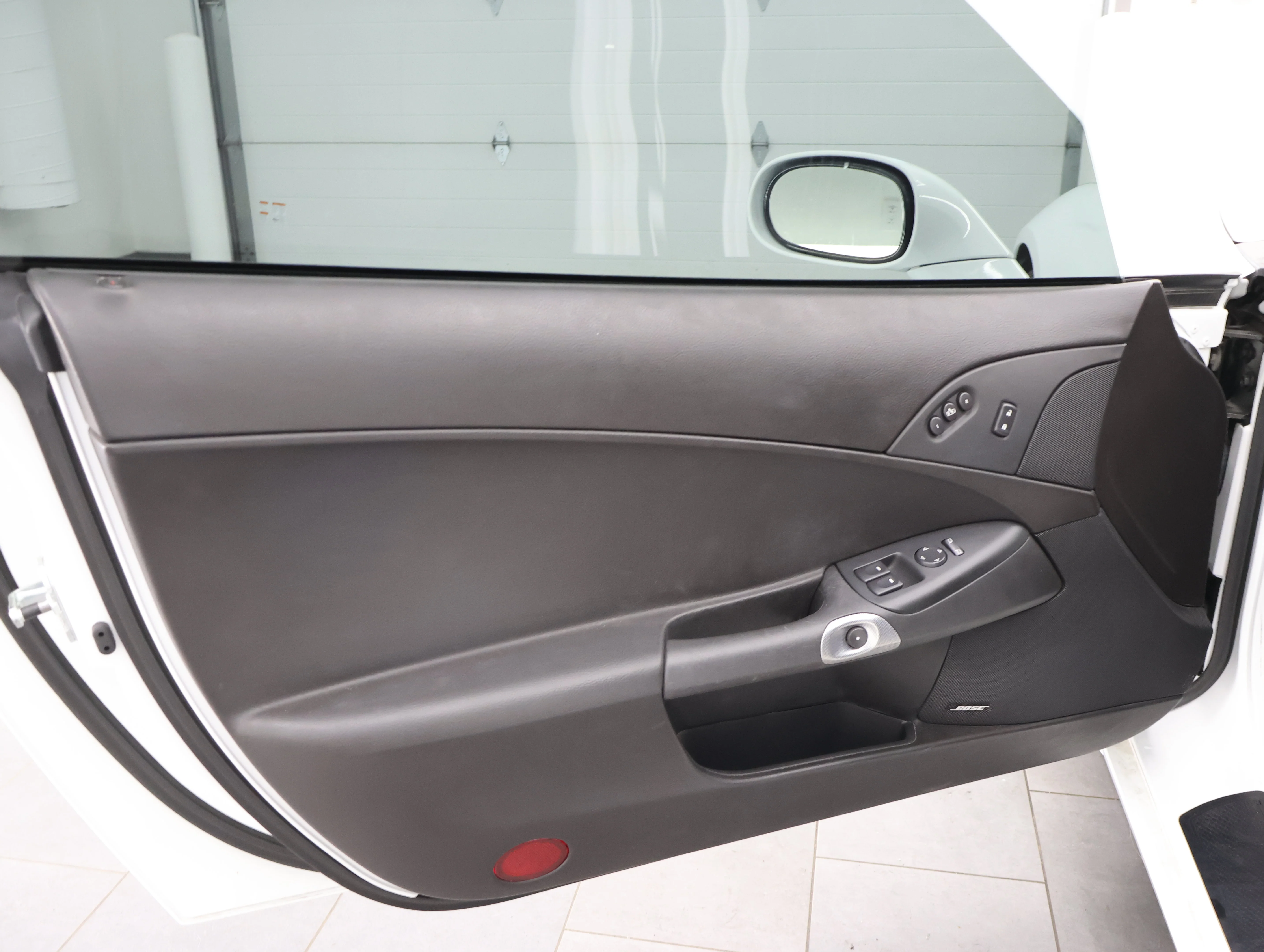 Used 2007 Arctic White Chevrolet Base image 31
