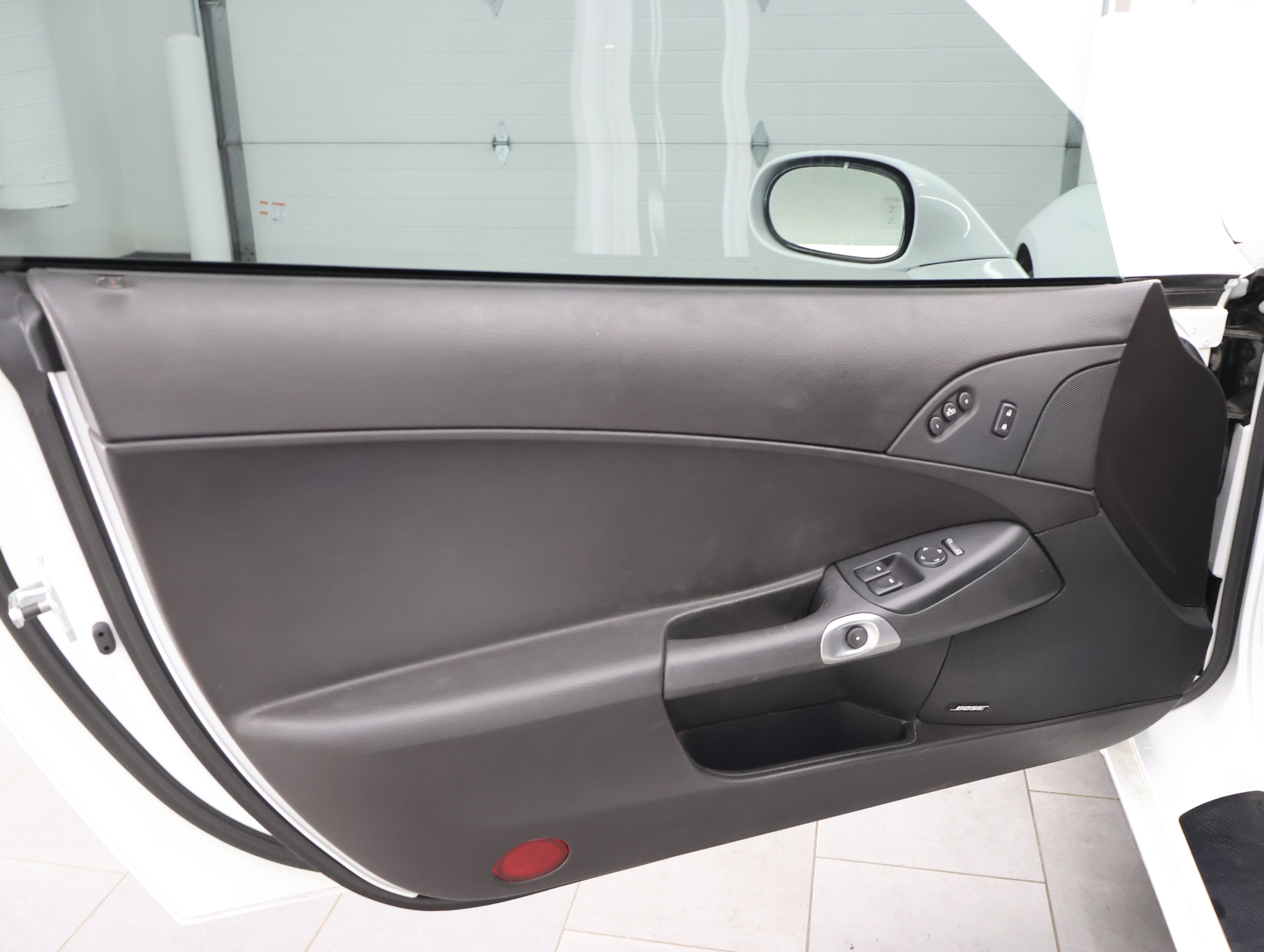 Used 2007 Arctic White Chevrolet  image 31
