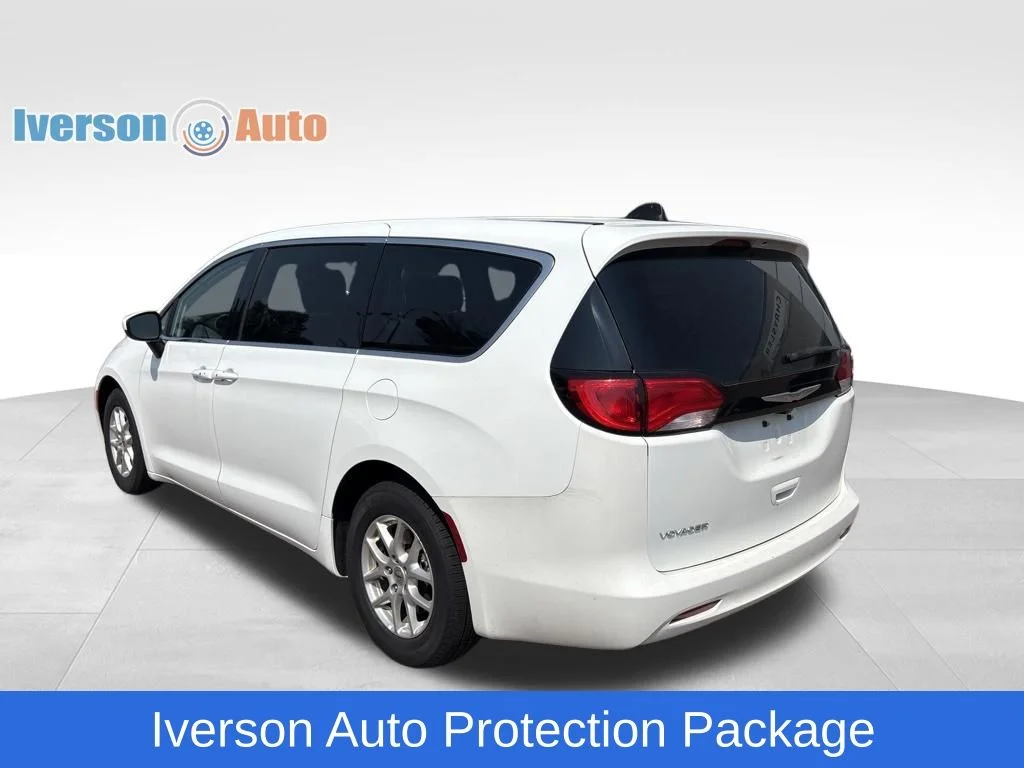 Used 2023 White Chrysler LX image 12