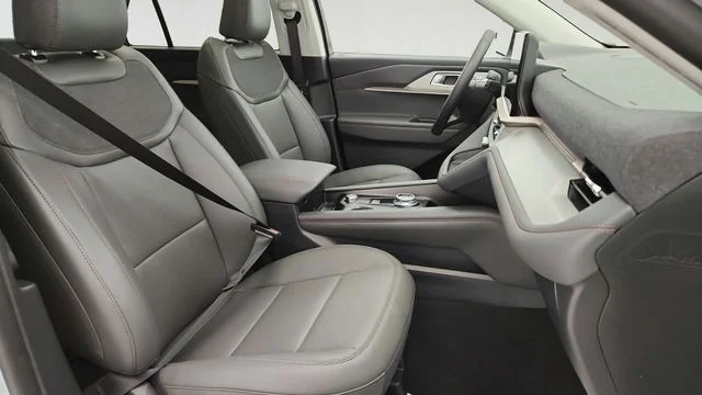 New 2026 Space White Metallic Ford Active image 30
