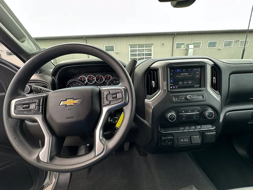 Used 2022 Silver Chevrolet Custom image 35