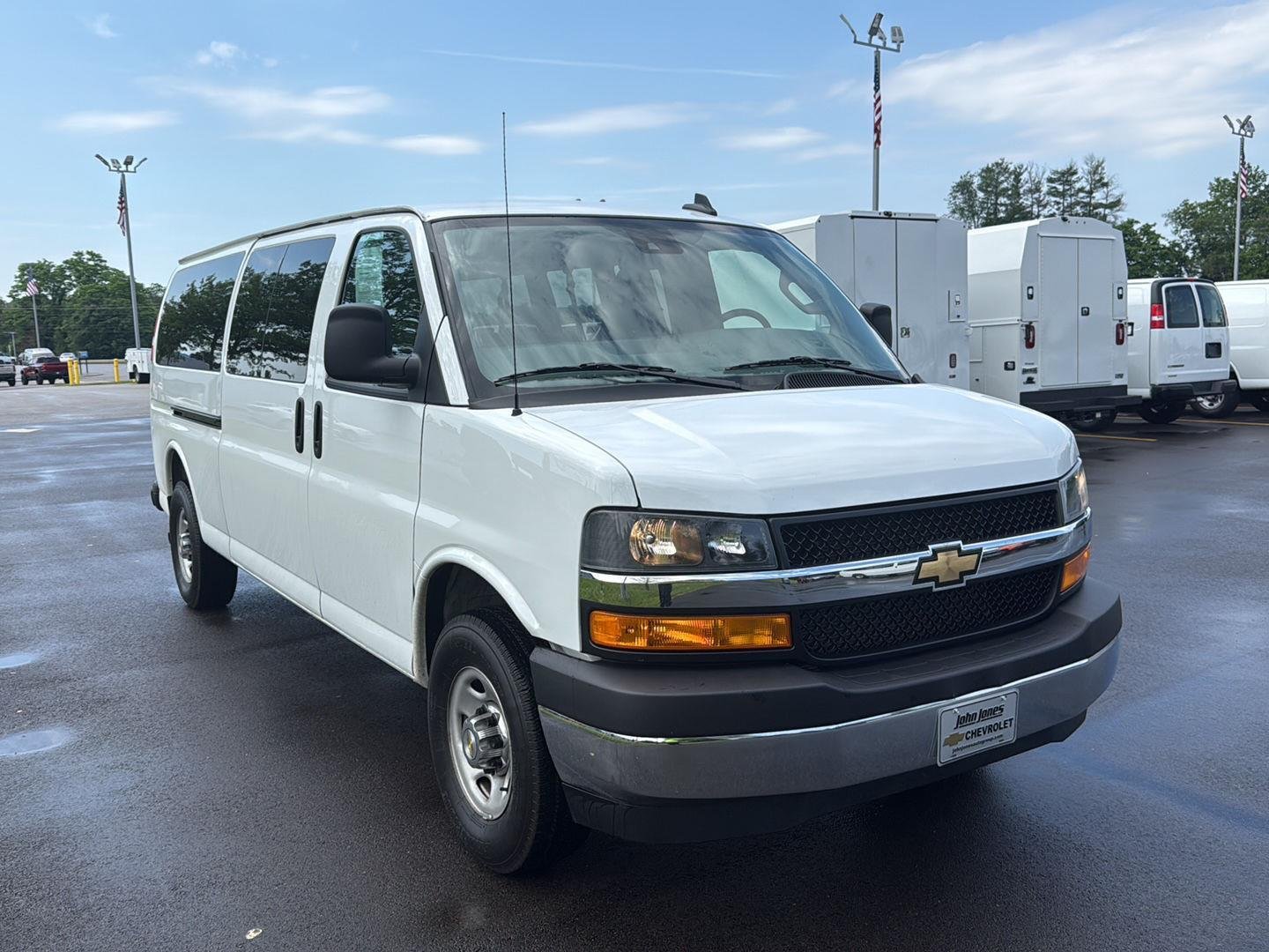 Used 2025 Summit White Chevrolet LT image 3