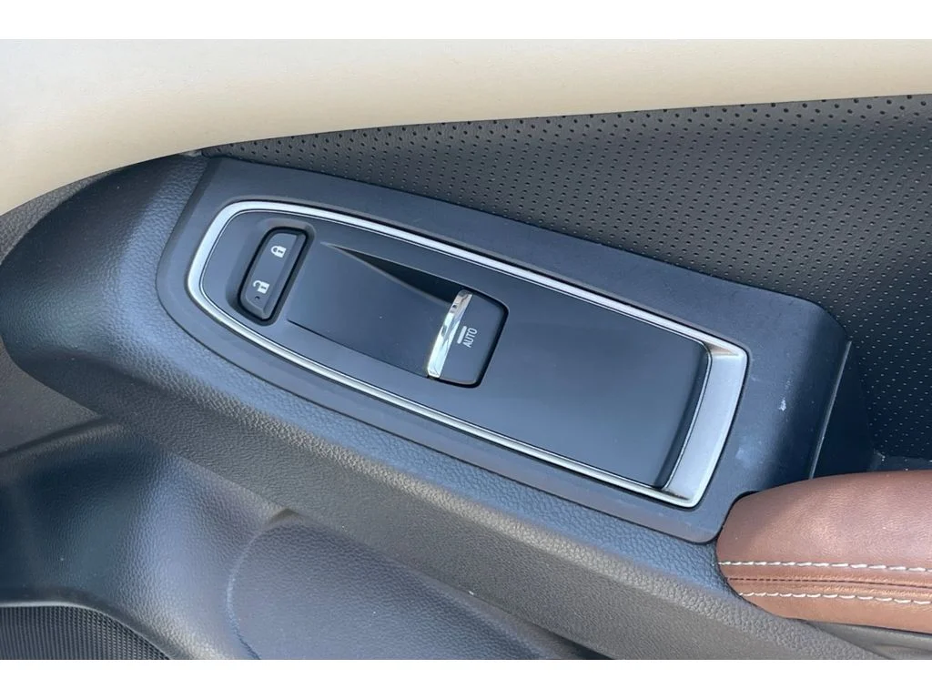 Used 2021 Crystal White Pearl Subaru Touring image 23