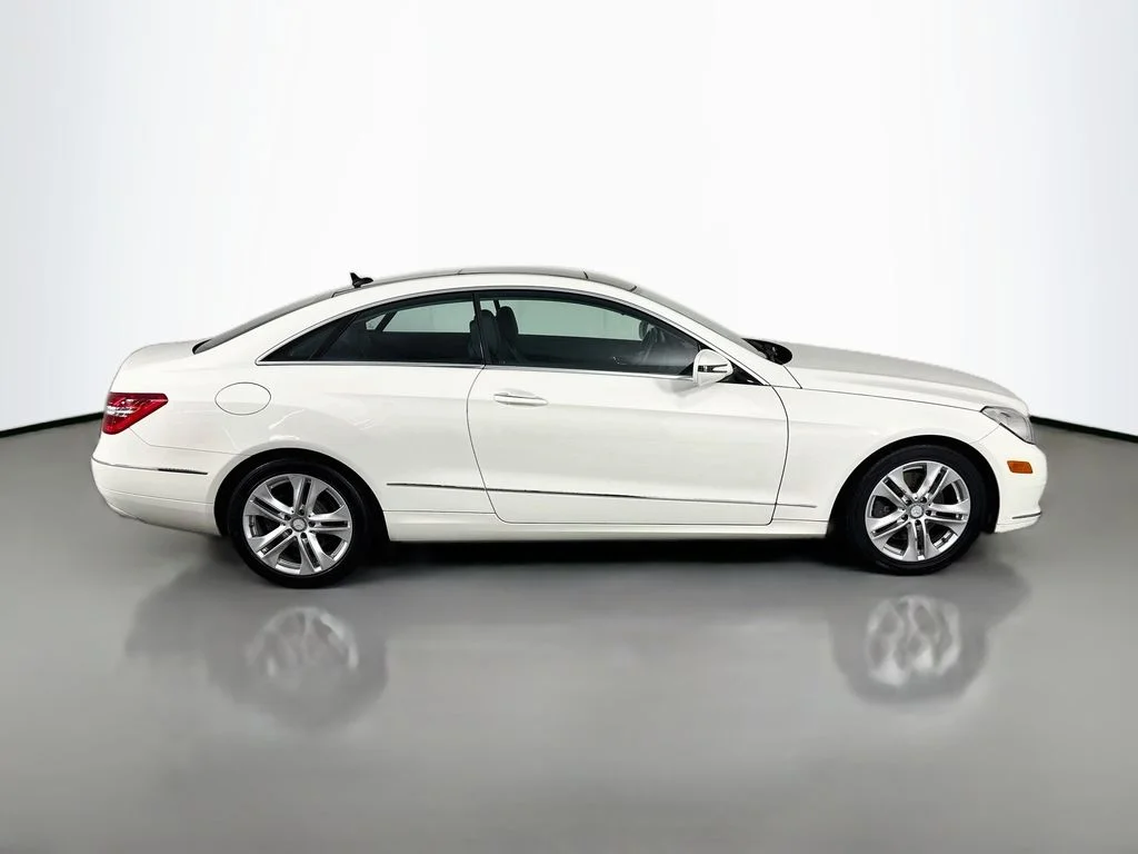 Used 2010  Mercedes-Benz E 350 image 8