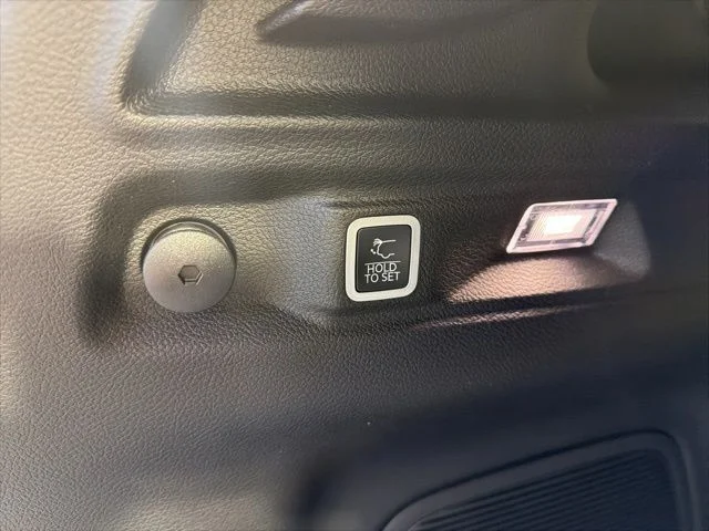 New 2026 White/off-white Jeep Limited image 9