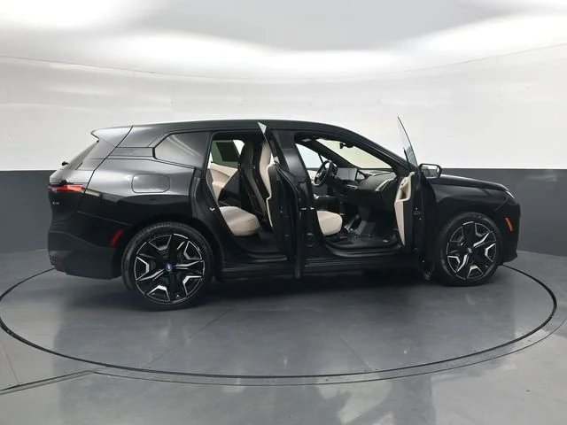 Used 2024 Black Sapphire Metallic BMW xDrive50 image 41