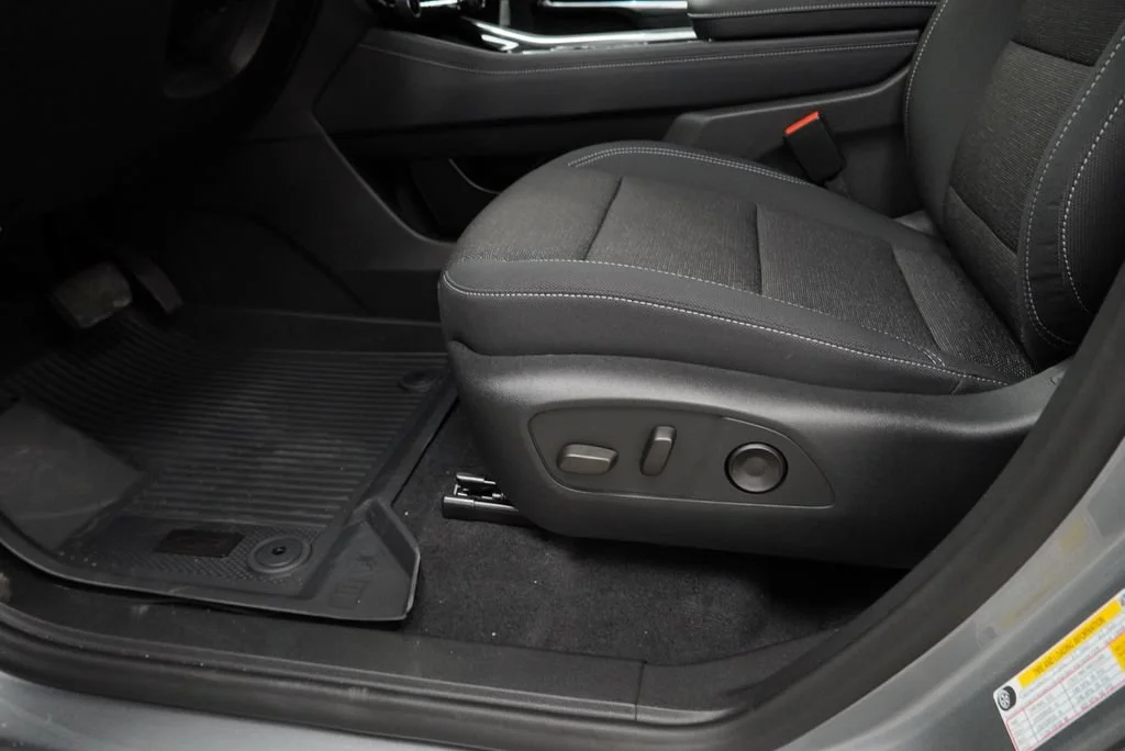 New 2027 Sterling Gray Metallic Chevrolet LT image 23