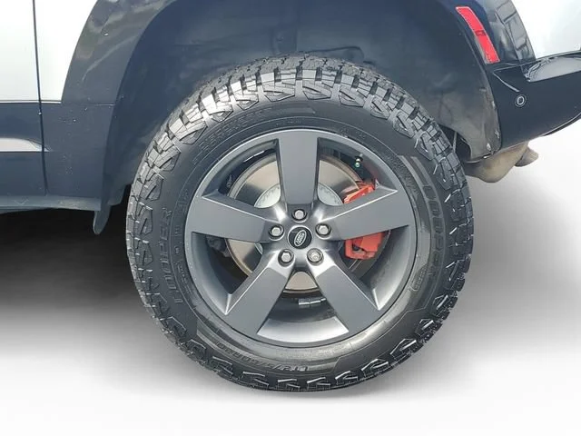 Used 2022 Gray Land Rover X image 34