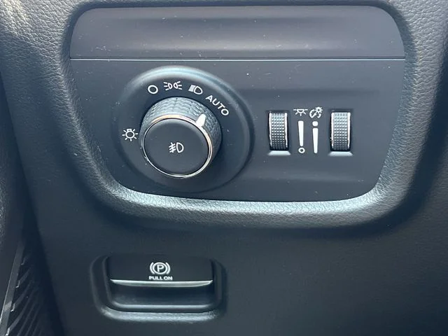 Used 2022 Black Jeep Summit image 30