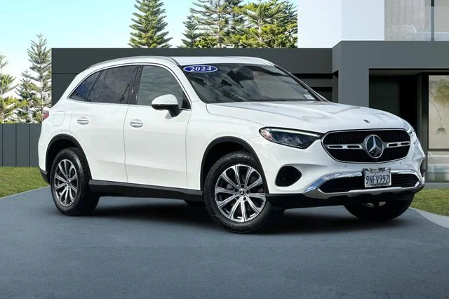 Used 2024  Mercedes-Benz GLC 300 image 2